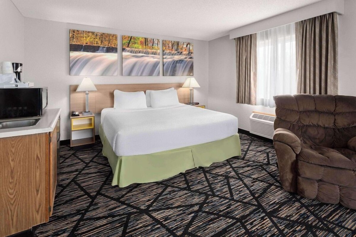 Blackout curtains, free cots/infant beds, rollaway beds, free WiFi