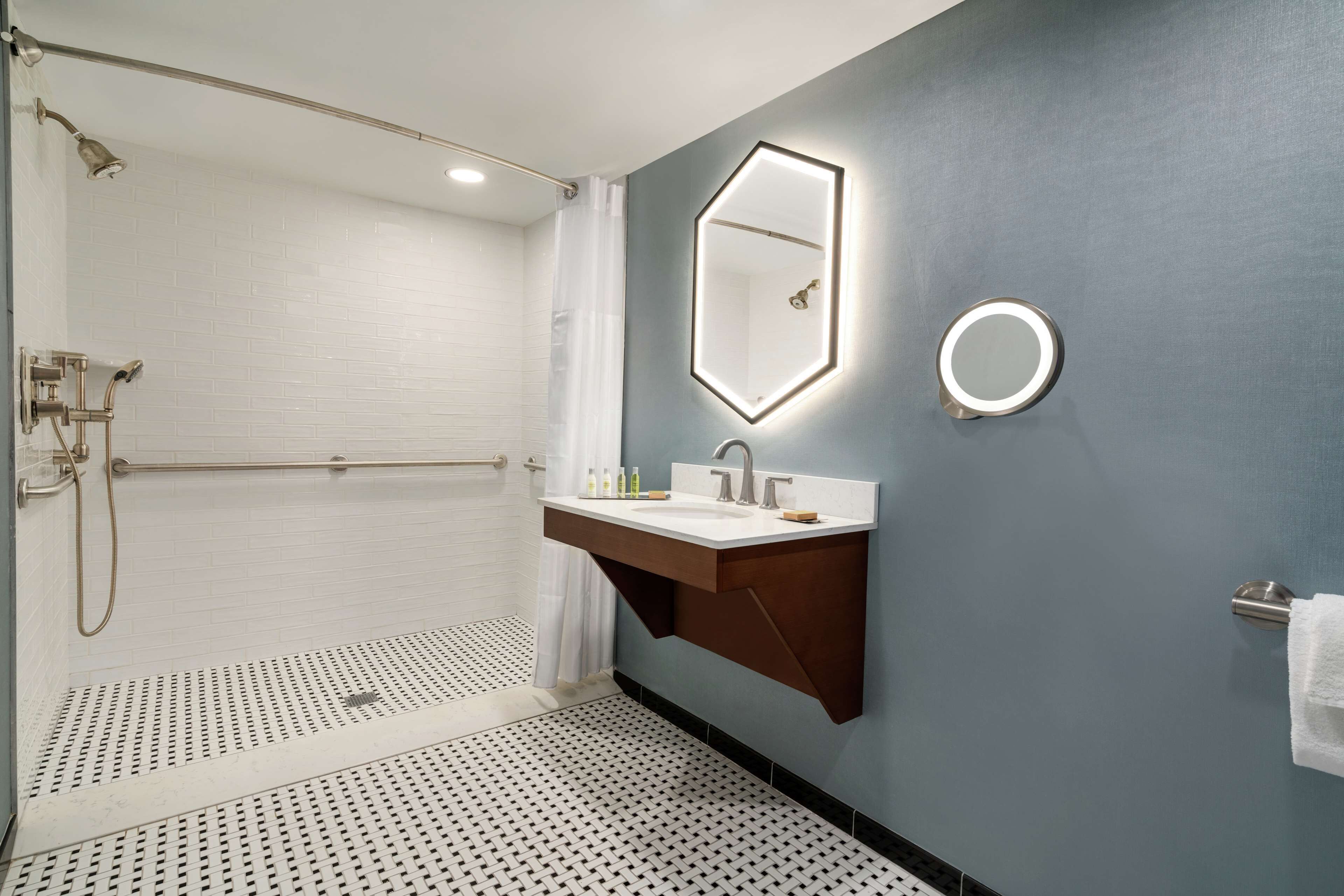 Basic Room, 1 King Bed, Accessible, Bay View (Mobility & Hearing, Roll-in Shower) | Bathroom | Combined shower/tub, deep soaking tub, free toiletries, towels