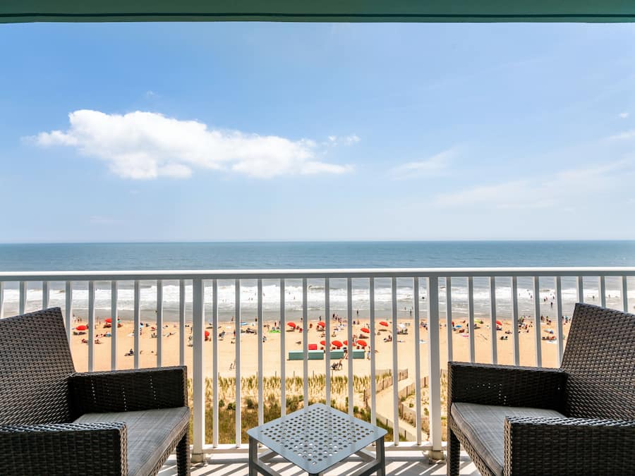 Safe på rommet, skrivebord og skrivebord for bærbar PC