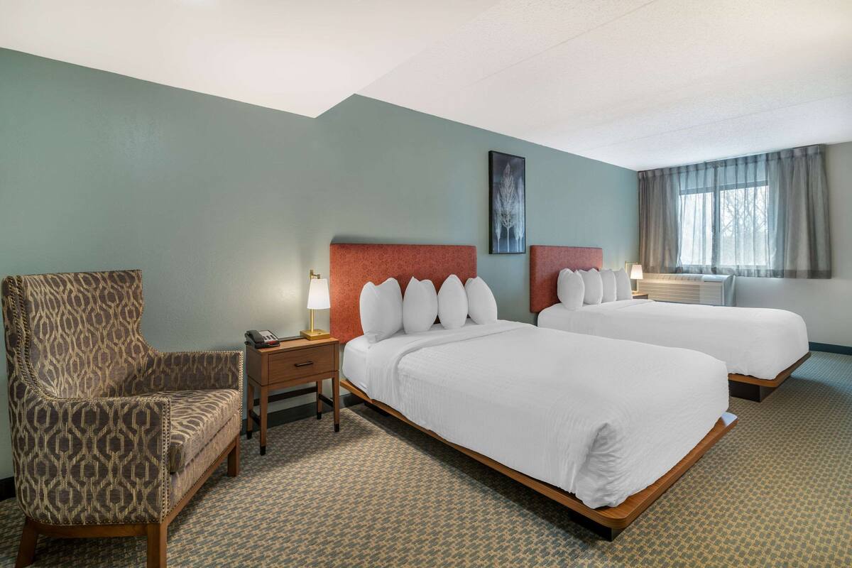 Suite, Multiple Beds, Accessible, Non Smoking (Upgrade) | Premium bedding, desk, iron/ironing board, free cribs/infant beds