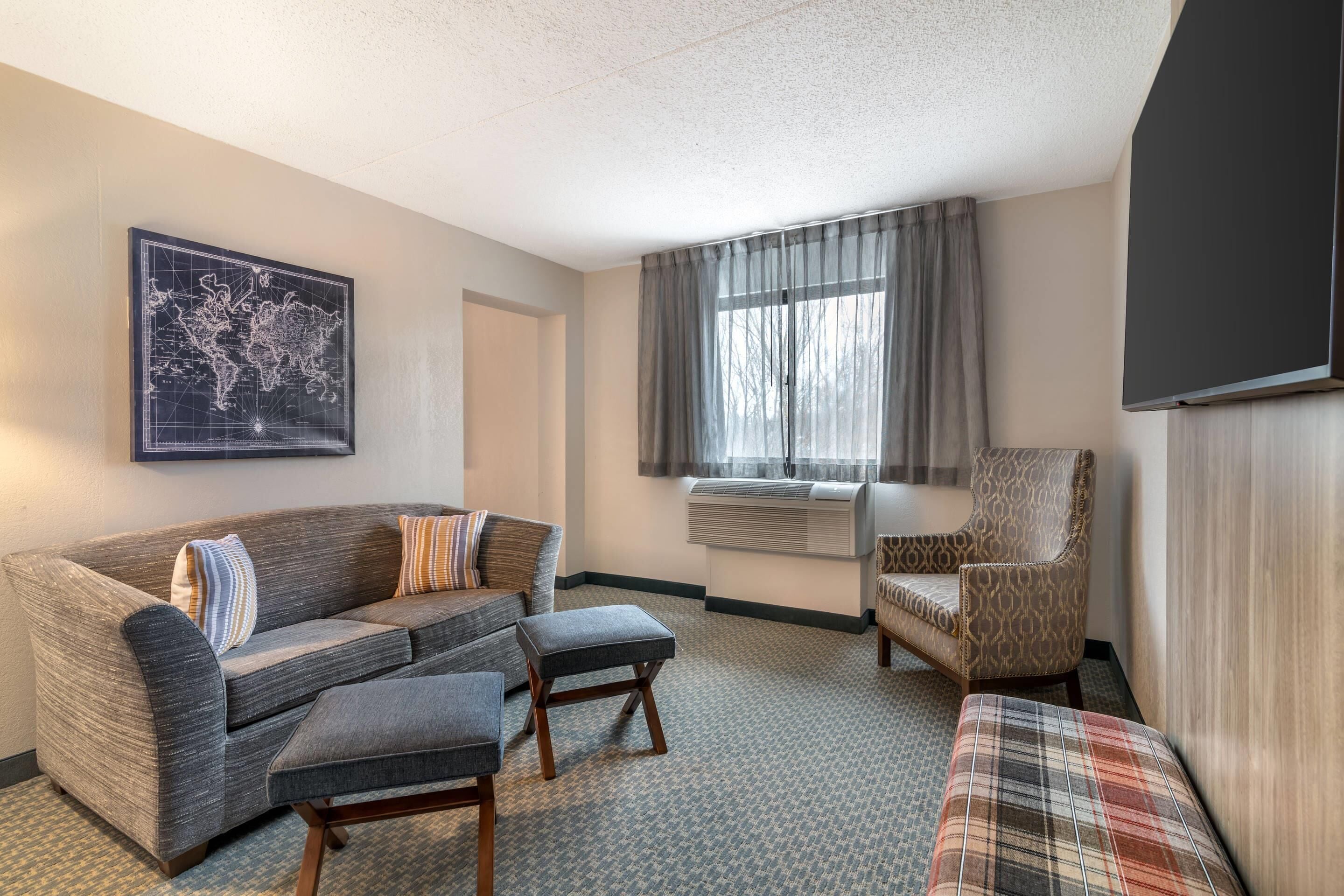 高級寝具、デスク、アイロン / アイロン台、ベビーベッド (無料)