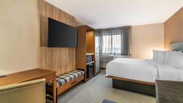 Literie de qualité supérieure, bureau, fer et planche à repasser