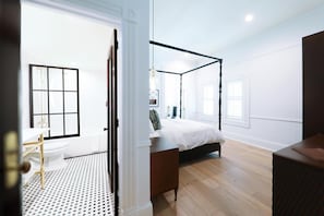 Deluxe Room, 1 Queen Bed | Egyptian cotton sheets, premium bedding, individually decorated