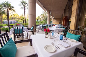 Hi ha 2 restaurants i s'hi serveixen esmorzars; plats de cuina italiana