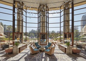 Cocktail bar, pool views, open daily