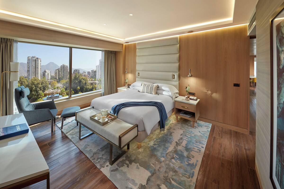 Premium bedding, down duvets, minibar, in-room safe