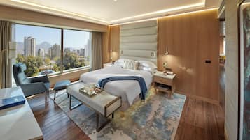 Ropa de cama de alta calidad, cubrecamas y minibar