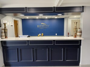 Lobby - Baymont by Wyndham Branford/New Haven (Branford)