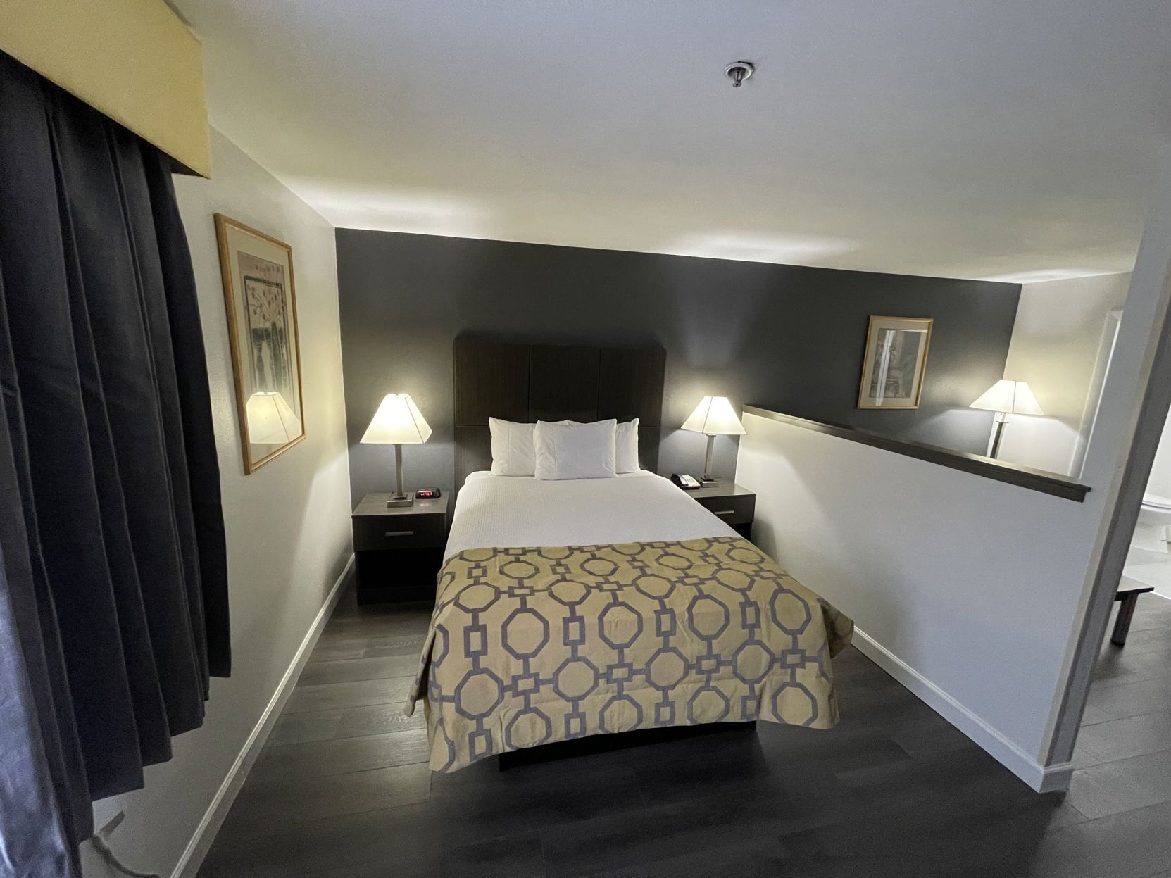 1 chambre, lit avec matelas à plateau-coussin, bureau