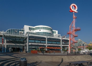 Coast Lonsdale Quay Hotel