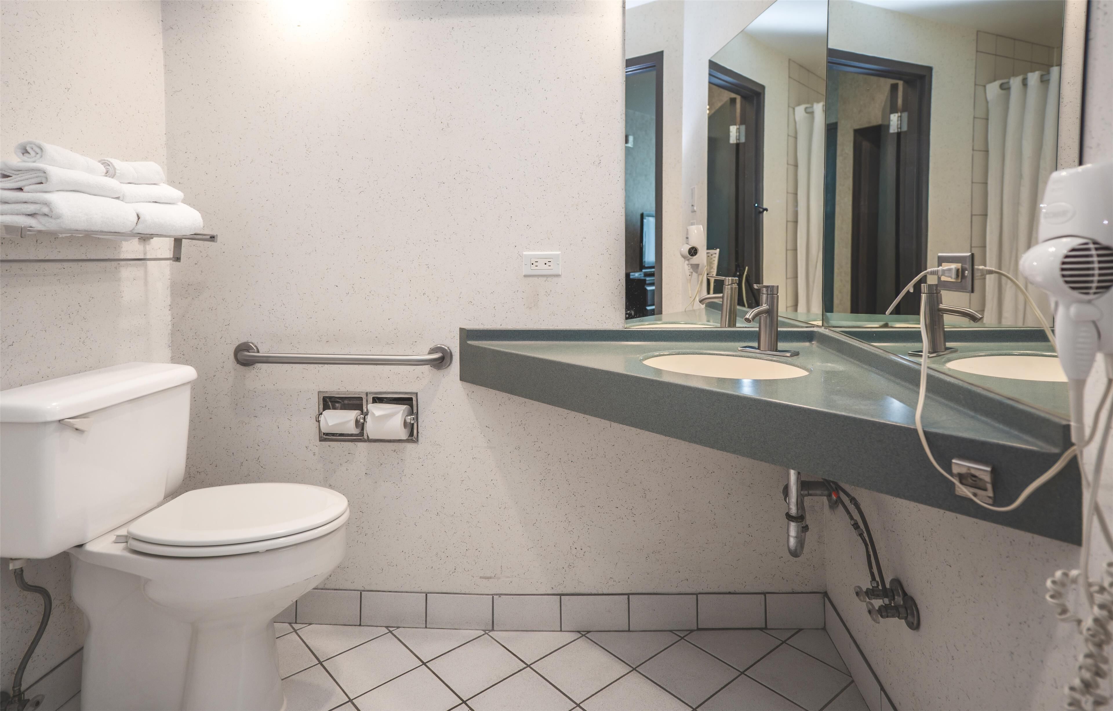 Room, 1 King Bed | Bathroom | Combined shower/bathtub, rainfall showerhead, designer toiletries