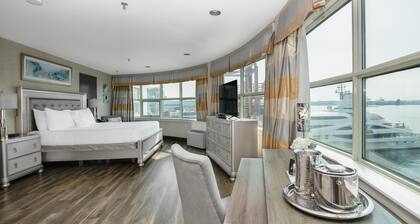 Coast Lonsdale Quay Hotel