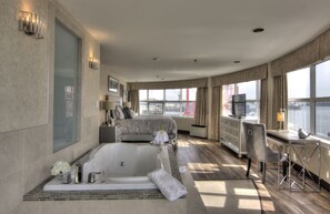 Carrie Cates Hot Tub Panoramic Penthouse Suite, Ocean View