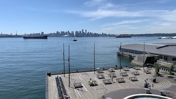 Pemandangan dari bilik