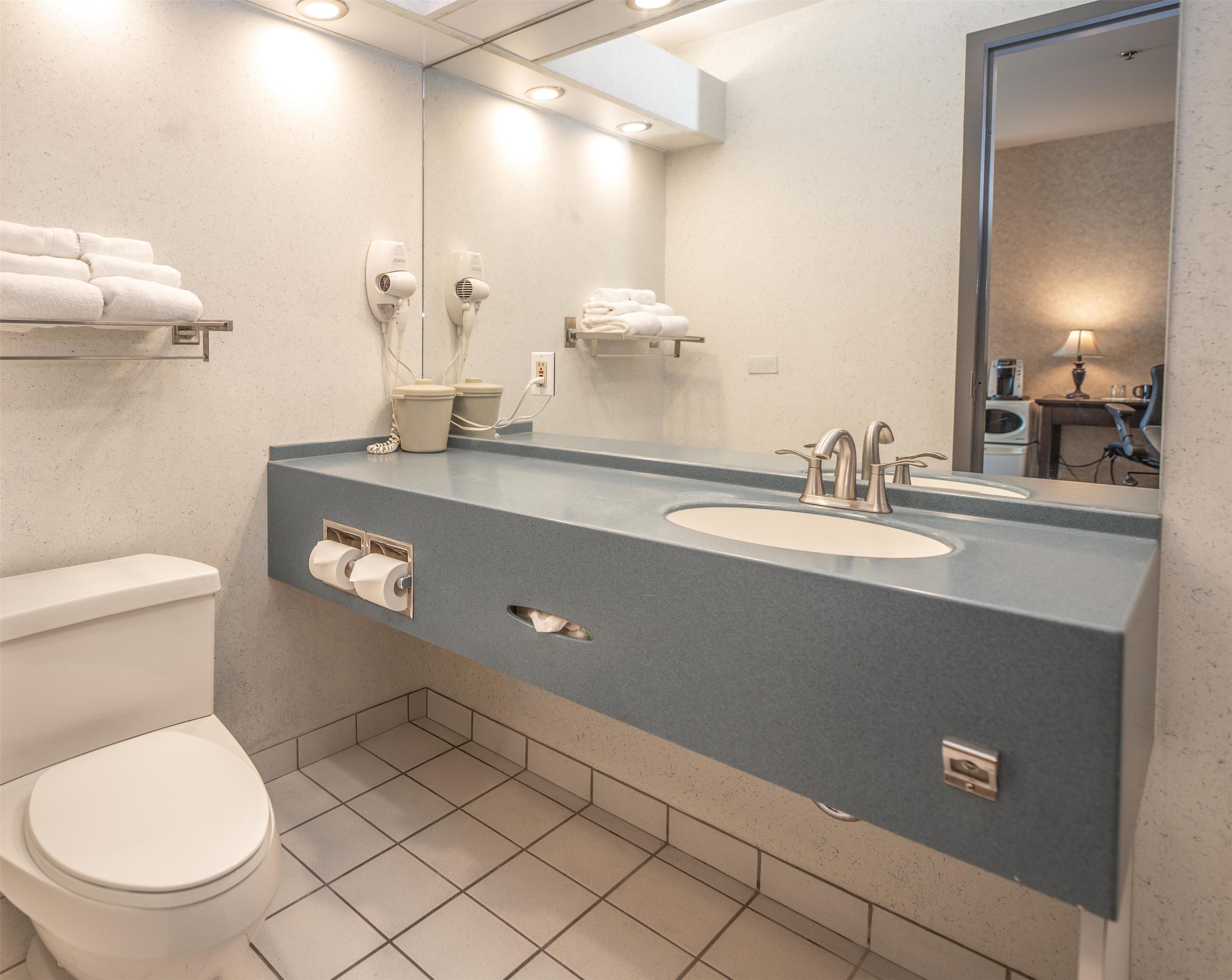 room, 1 queen bed (coast) | bathroom | combined shower/bathtub, rainfall showerhead, designer toiletries