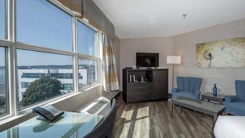 Premium Room, 1 King Bed | Hypo-allergenic bedding, individually furnished, desk, laptop workspace