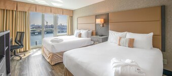 Coast Lonsdale Quay Hotel
