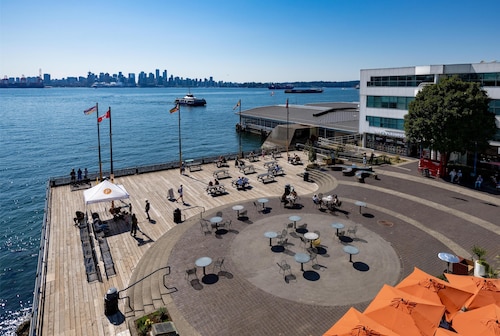 Coast Lonsdale Quay Hotel