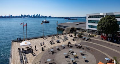 Coast Lonsdale Quay Hotel