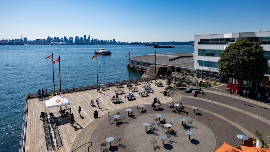 Coast Lonsdale Quay Hotel