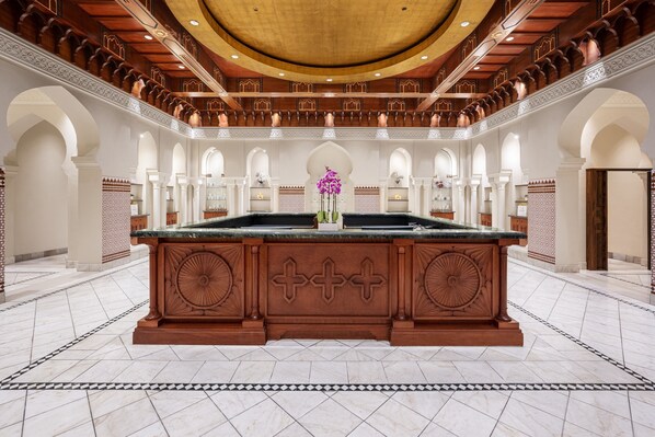 Couples treatment room(s), sauna, hot tub, steam room, body treatments