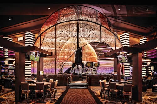 5 bars/lounges, poolside bar