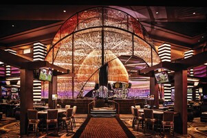 5 bars/lounges, poolside bar