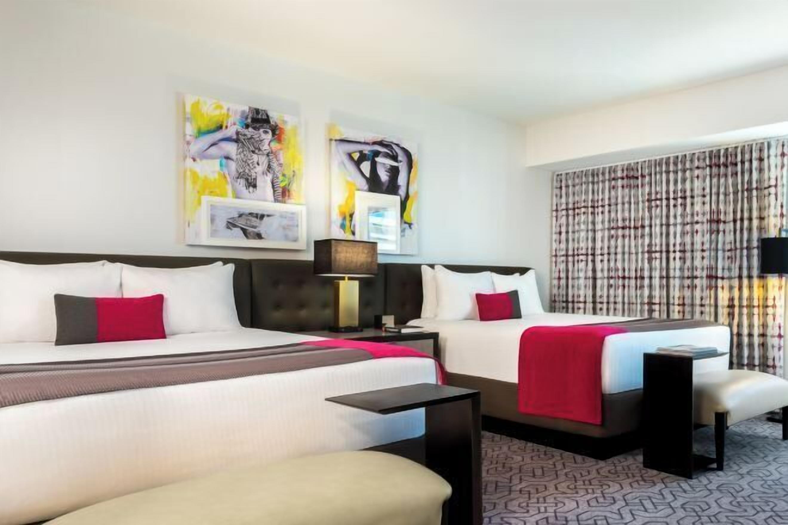 Literie de qualité supérieure, coffres-forts dans les chambres, bureau