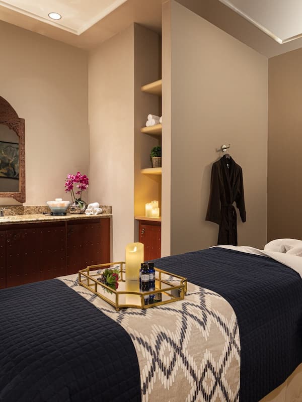Couples treatment rooms, sauna, hot tub, steam room, body treatments