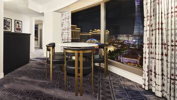 Premium bedding, in-room safe, desk, blackout drapes