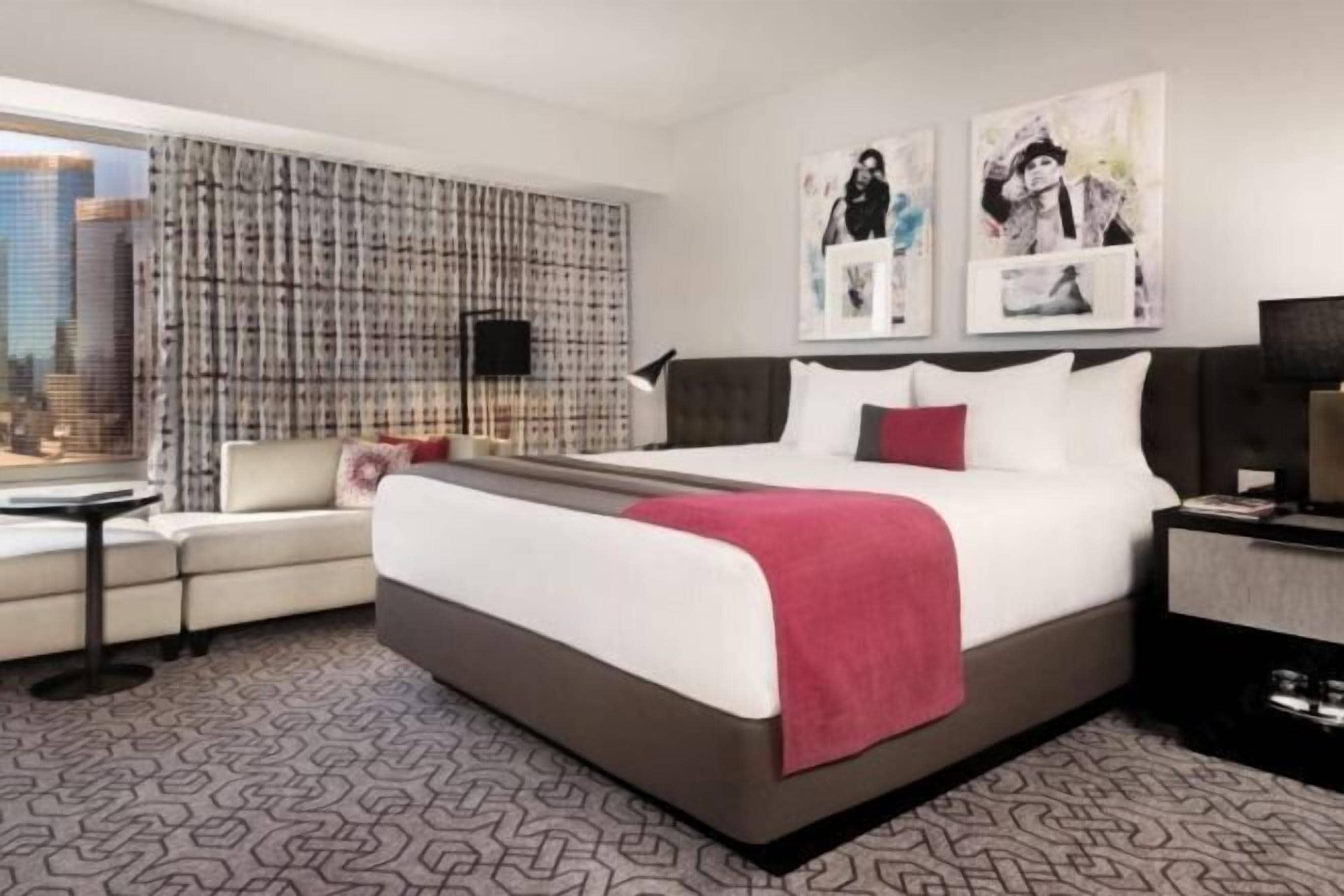 Literie de qualité supérieure, coffres-forts dans les chambres, bureau