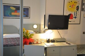 Classic Double or Twin Room | 1 bedroom, minibar, in-room safe, desk