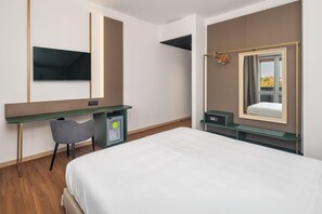 Habitació amb dos llits individuals superior, terrassa | Minibar, caixa forta a l'habitació, escriptori i wifi gratuïta 
