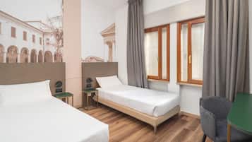 Standard Twin Room | Minibar, in-room safe, desk, free WiFi