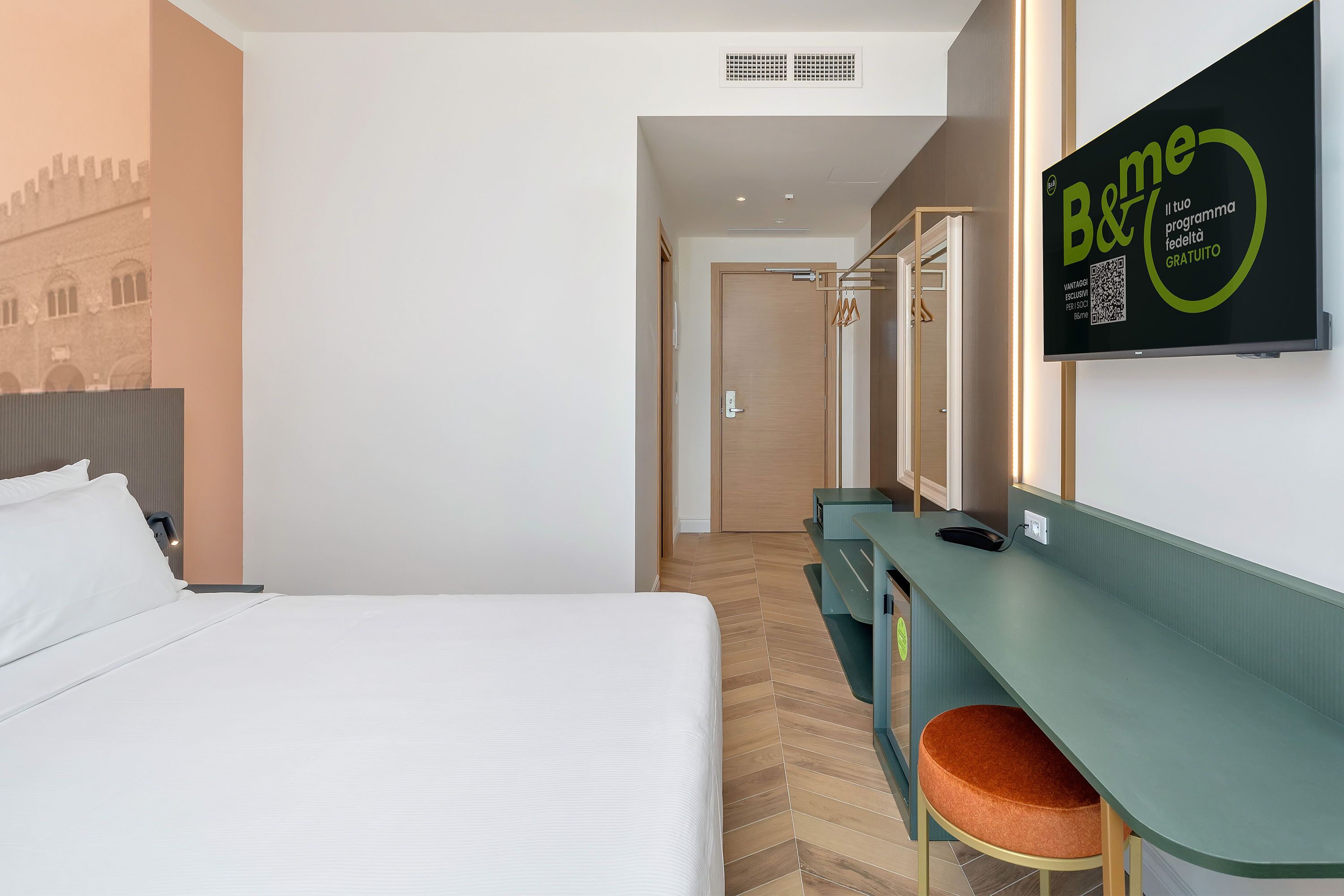 Standard Double Room | Minibar, in-room safe, desk, free WiFi