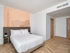 Quarto casal standard | Frigobar, cofres nos quartos, escrivaninha, Wi-Fi de cortesia