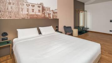 Suite Junior | Minibar, coffres-forts dans les chambres, bureau, Wi-Fi gratuit