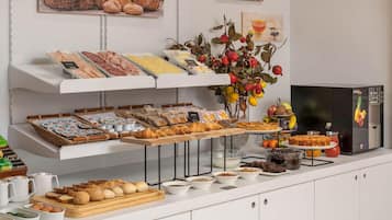 Déjeuner et dßner servis sur place, spécialités Cuisine locale