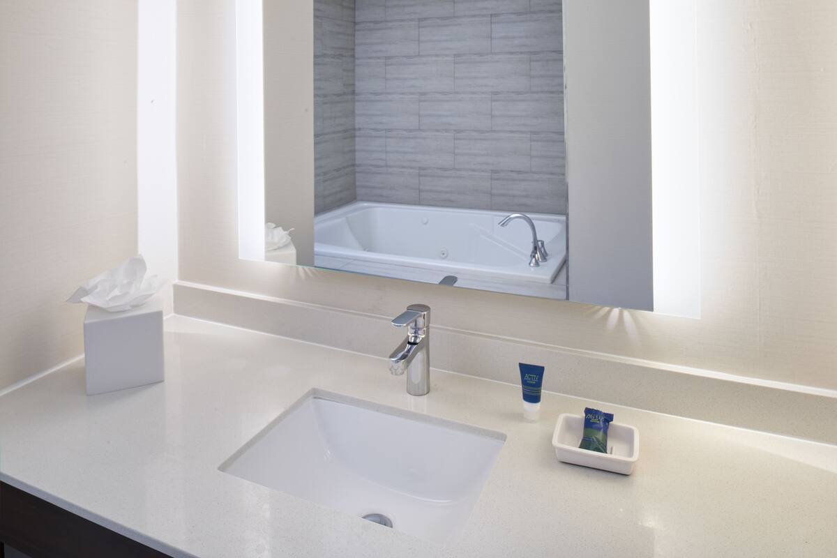 Ducha, artículos de higiene personal gratuitos y secador de pelo