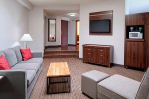 Suite, 1 très grand lit et 1 canapé-lit | Literie de qualité, bureau, espace de travail pour ordinateurs portables