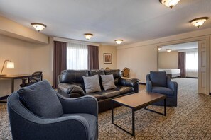 Family Suite, Berbilang Katil, Non Smoking, Refrigerator & Microwave | Peralatan tempat tidur premium, gebar bulu kapas, tilam berlapik 