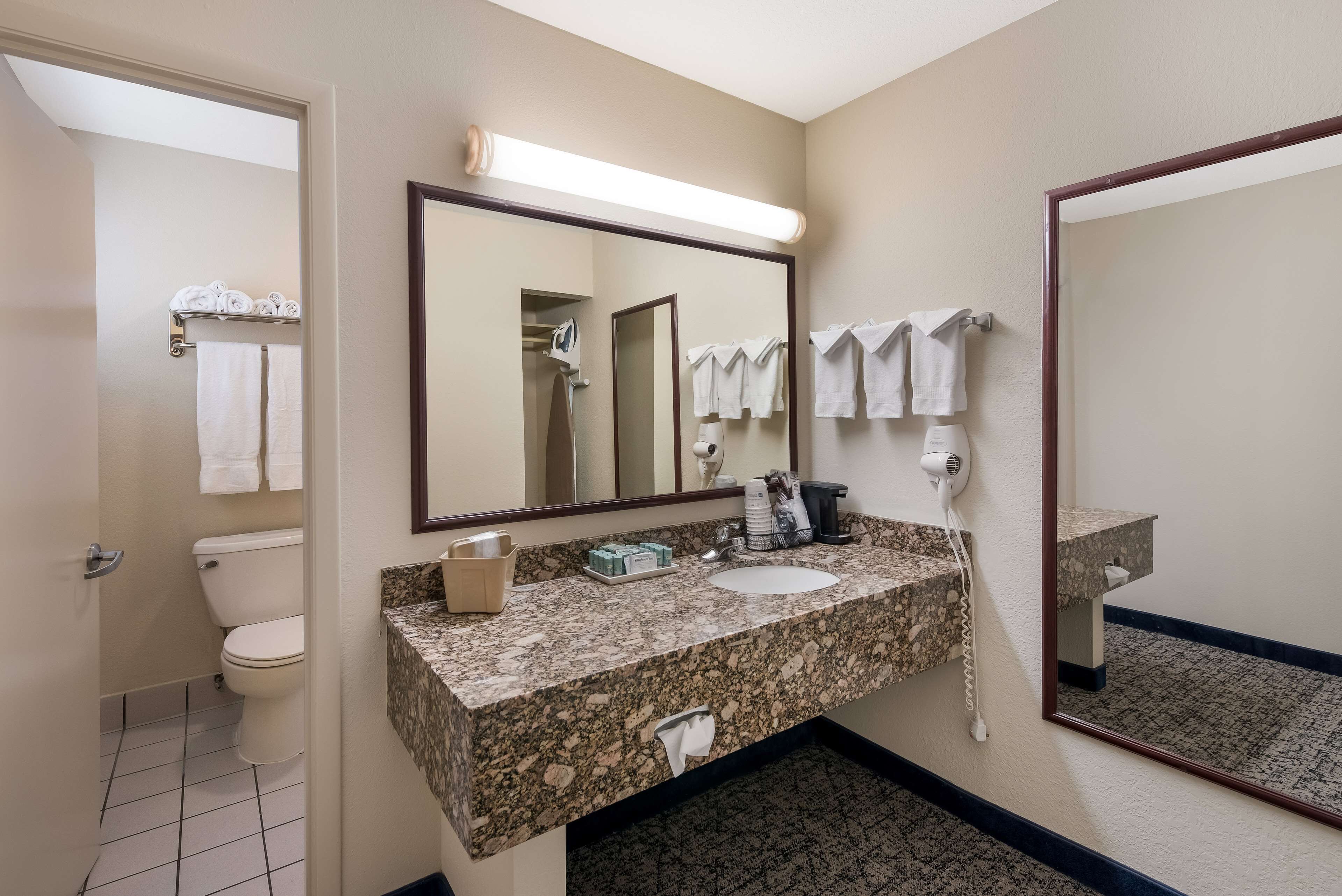 combined shower/bathtub, eco-friendly toiletries, hair dryer, towels