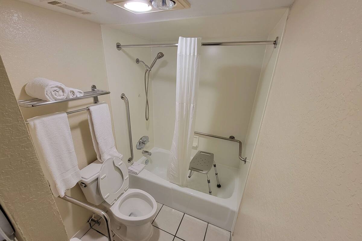 combined shower/bathtub, eco-friendly toiletries, hair dryer, towels