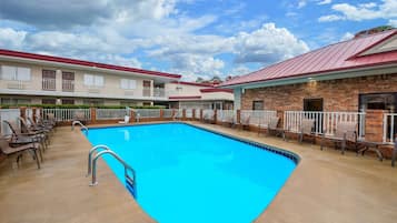 Seasonal outdoor pool, pool umbrellas, sun loungers