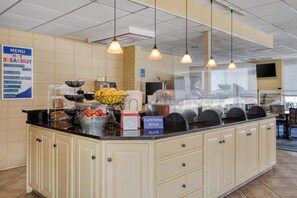 Termasuk sarapan penuh setiap hari 