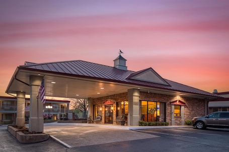 Exterior. Best Western Winners Circle