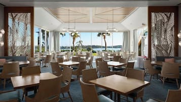 3 restauranter; serverer morgenmad