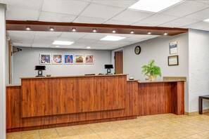 Reception - Motel 6 Elk Grove Village, IL - O'Hare (Elk Grove Village)