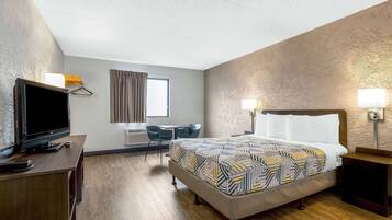 Minibar, escriptori i espai de treball apte per a portàtils