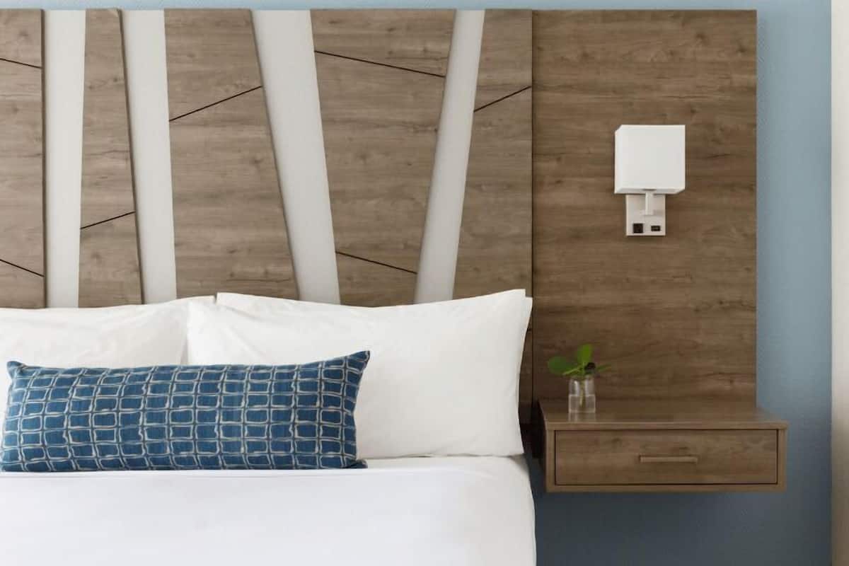 1 bedroom, premium bedding, in-room safe, desk